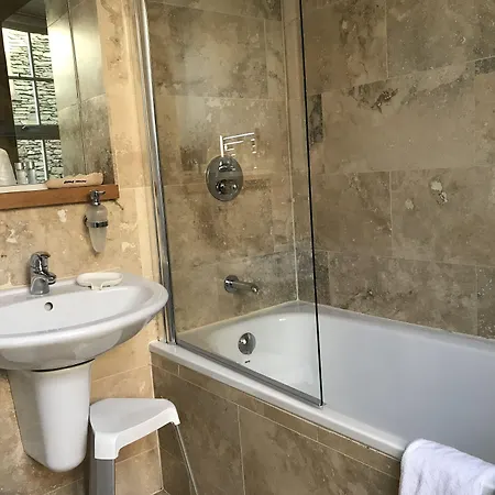 May Cottage B&B Alojamento de Acomodação e Pequeno-almoço 3*