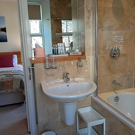 May Cottage B&B 3* 보우네스온윈더미어