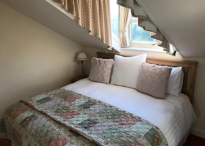 May Cottage B&B فندق مبيت وإفطار باونيس أون وينديرمير