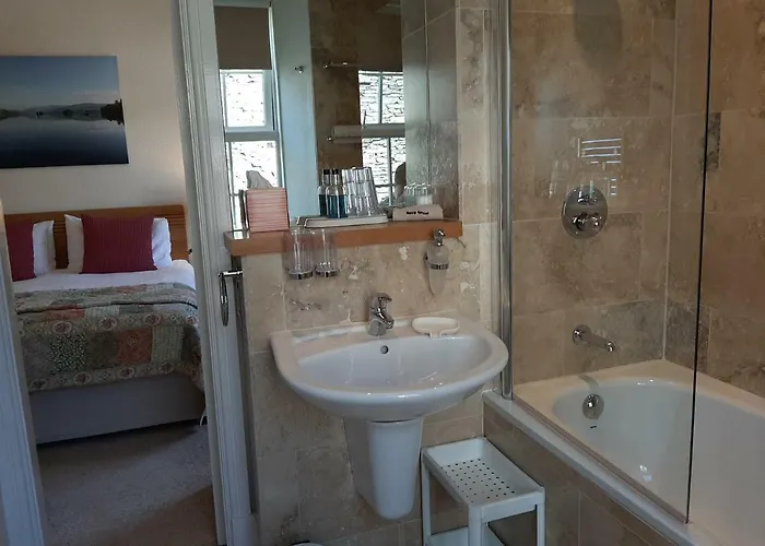 May Cottage B&B فندق مبيت وإفطار باونيس أون وينديرمير